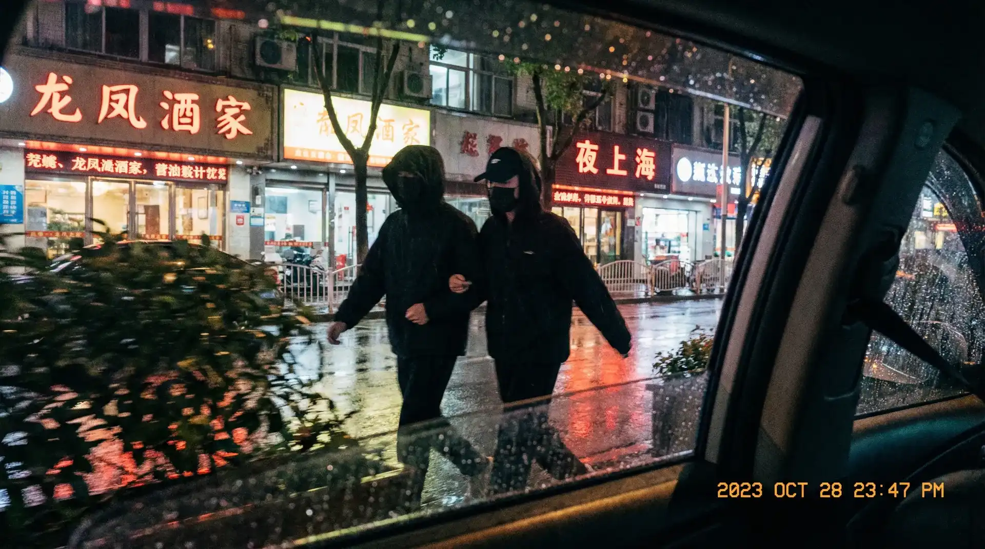 最初体育网娱乐 - 顶流明星深夜密会现场抓拍照片